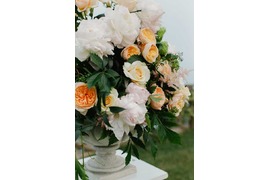 Flower decoration in white and orange for wedding ceremony in Ravello