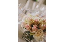 Pale pink roses for wedding table in Ravello