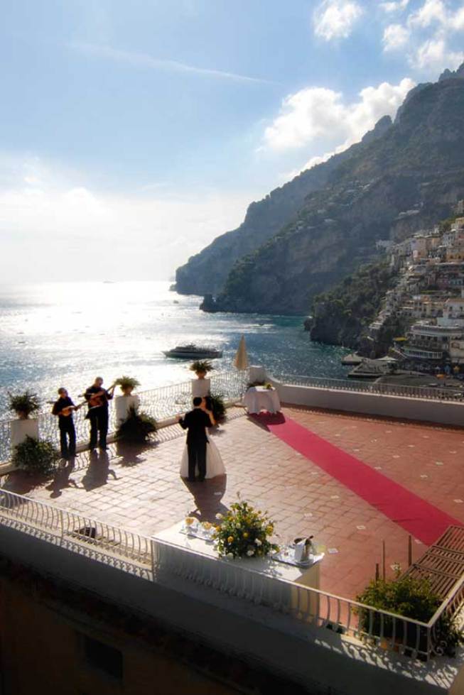 Protestant wedding with outdoor ceremony in Positano