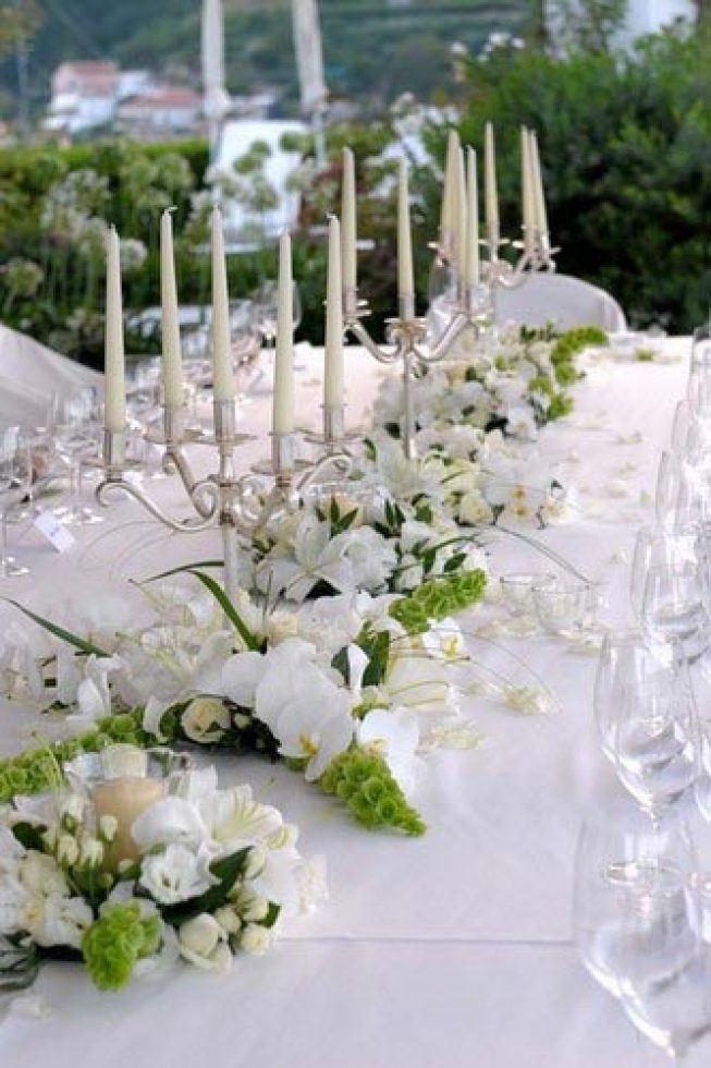 White and green floral decorations for wedding banquet in Ravello