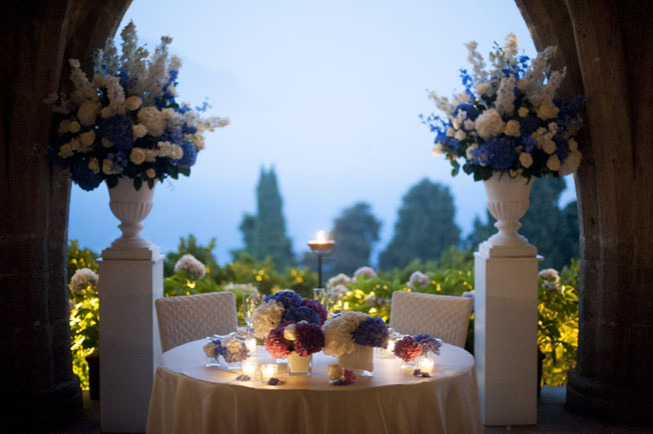 Decoration in pink, white and blue for the head table