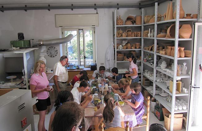 Activities: visit to a ceramic factory