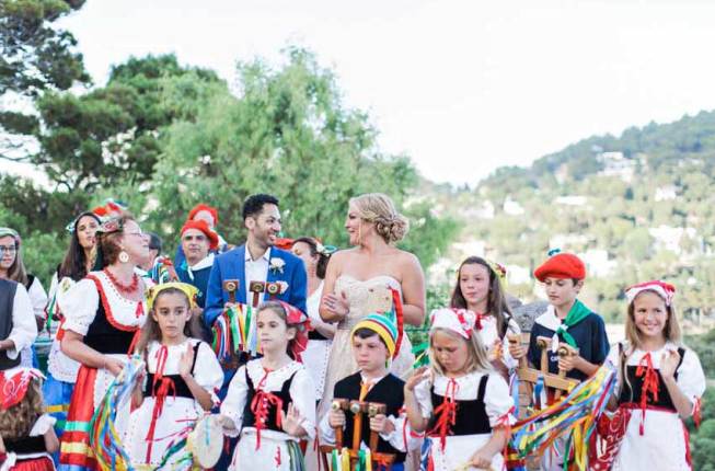 Folk dancers for Capri wedding