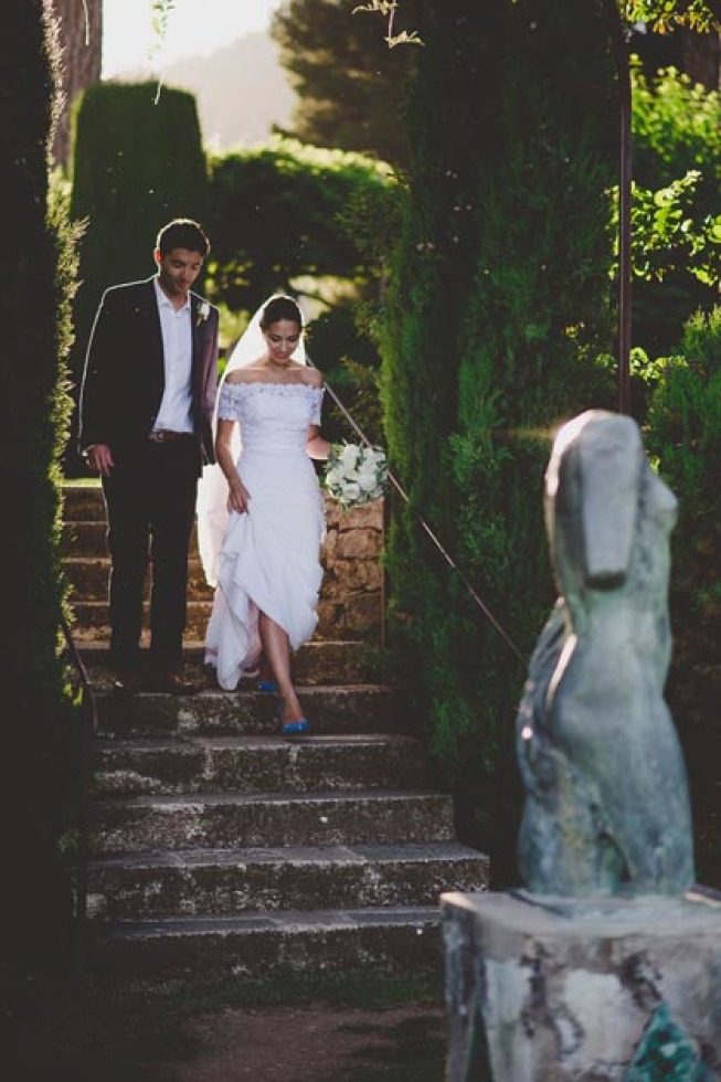 Bride and groom in the park of Villa Cimbrone