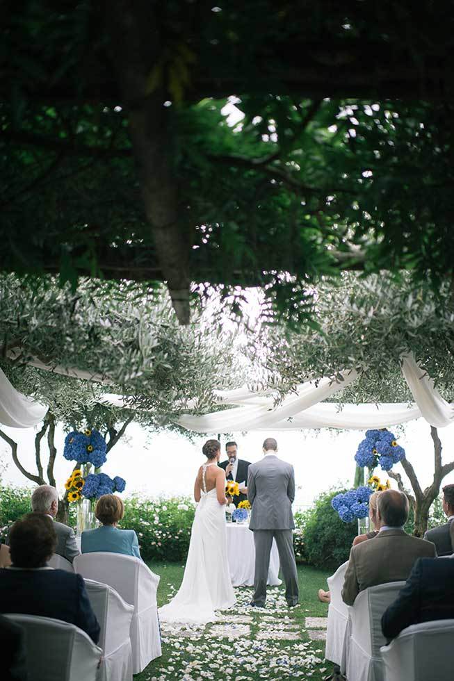 Outdoor symbolic wedding in Ravello