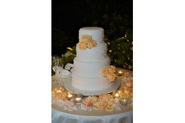 Wedding cake with orange roses for Ravello wedding