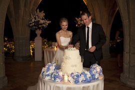 Cutting of the wedding cake in the crypt of Villa Cimbrone