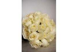 Bridal bouquet with ivory roses