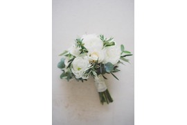 Bridal bouquet in green and white