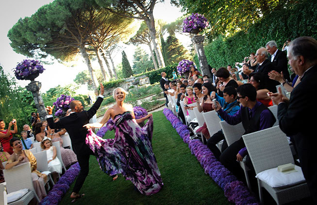 Wedding ceremony in the gardens of Villa Cimbrone in Ravello