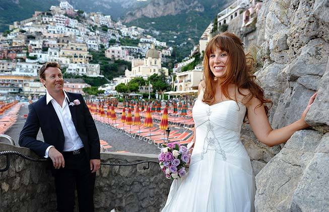 Portrait of a bridal couple in Positano