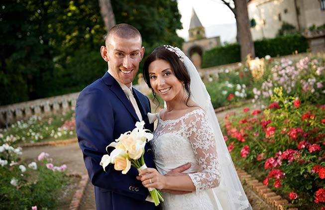 Bridal couple in the gardens of Villa Cimbrone in Ravello