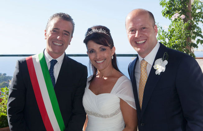 Bridal couple with the civil celebrant of Capri 