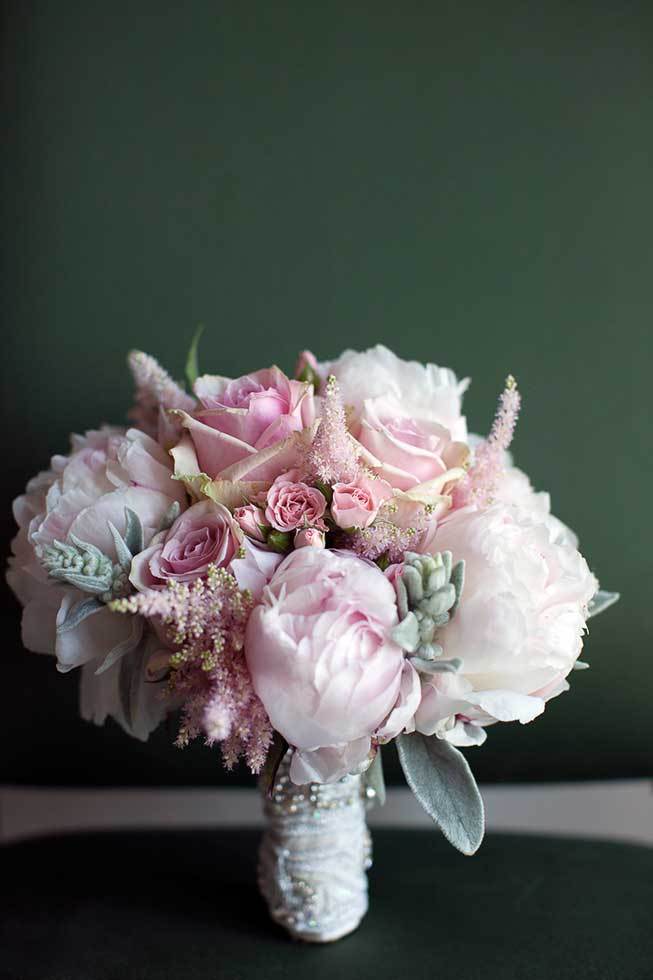 Bridal bouquet in pale pink hues