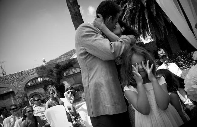 Newlyweds kissing in Ravello