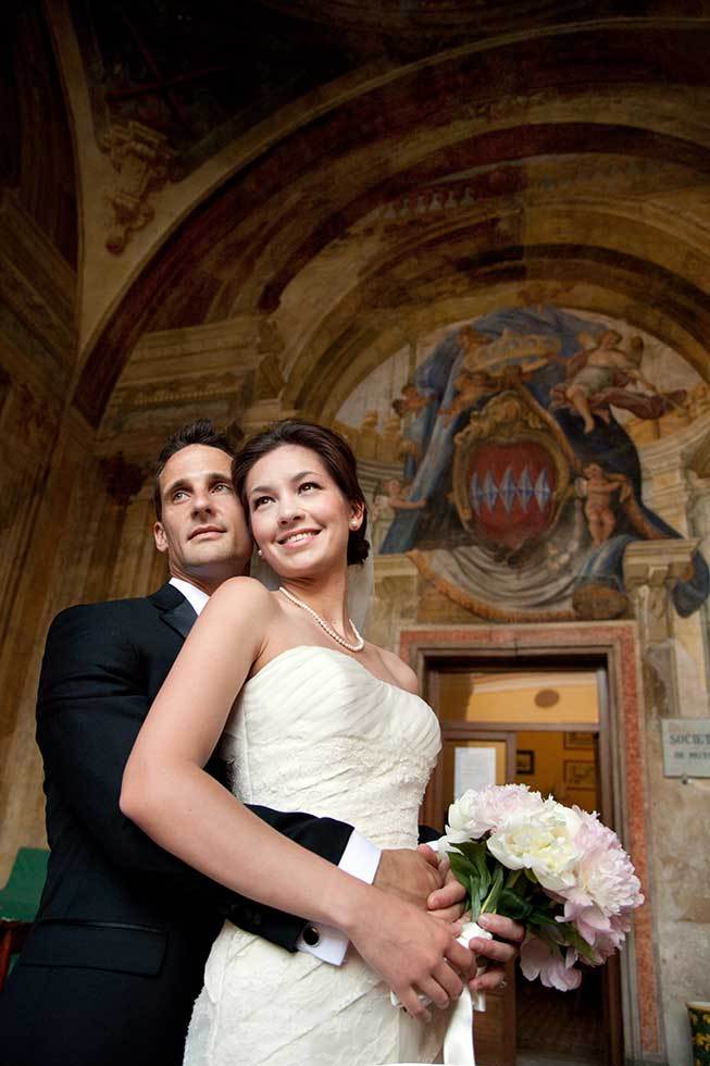 Bride and groom in front of an ancient palace in Sorrento