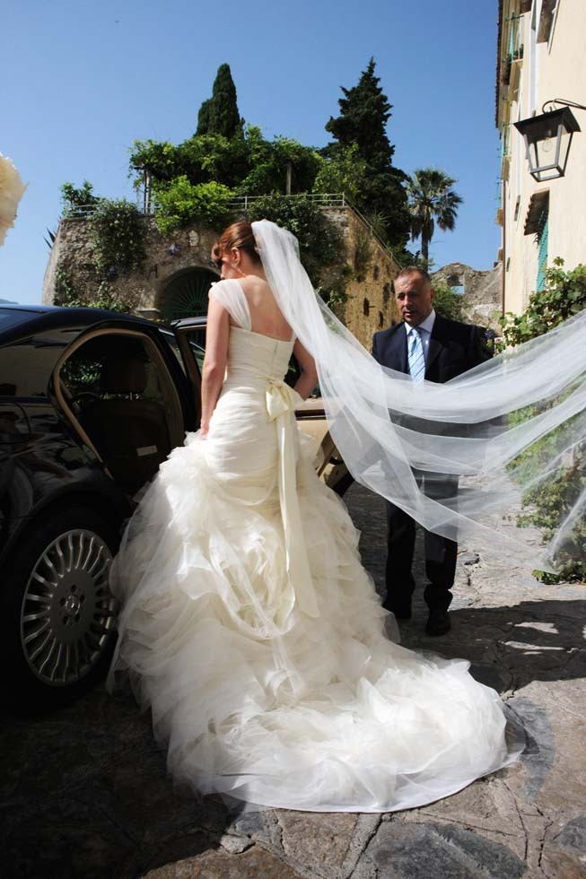Bride going to the wedding ceremony in Ravello